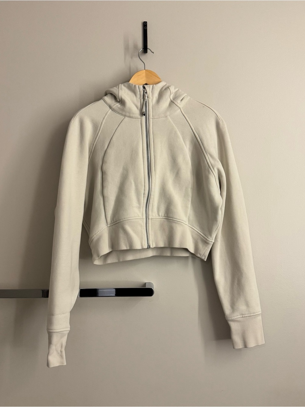 lululemon athletica Cropped scuba Hoodie in Bone